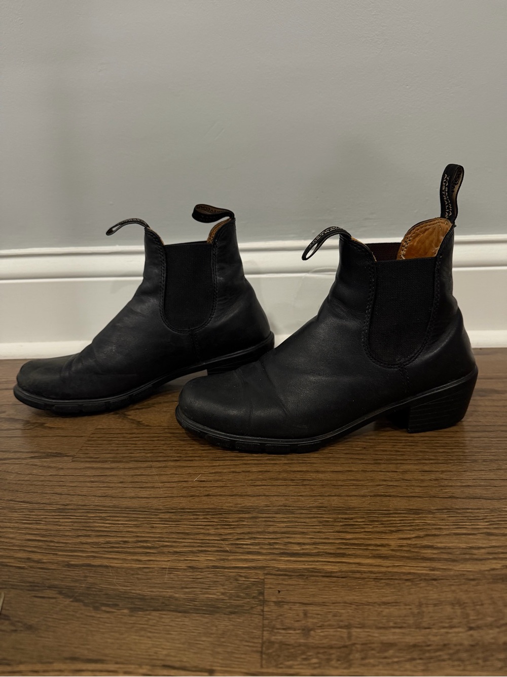 Blundstone Black Leather Chelsea Ankle Boots - Women's